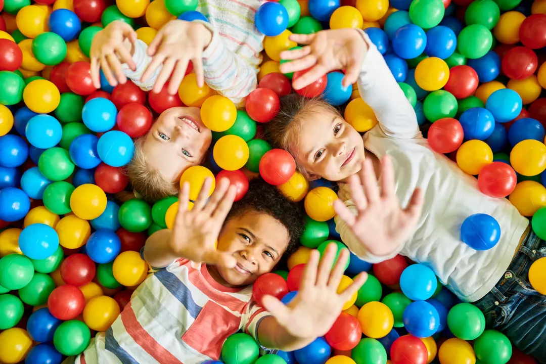 Cover artikel rekomendasi mainan anak usia 5 bulan terbaik